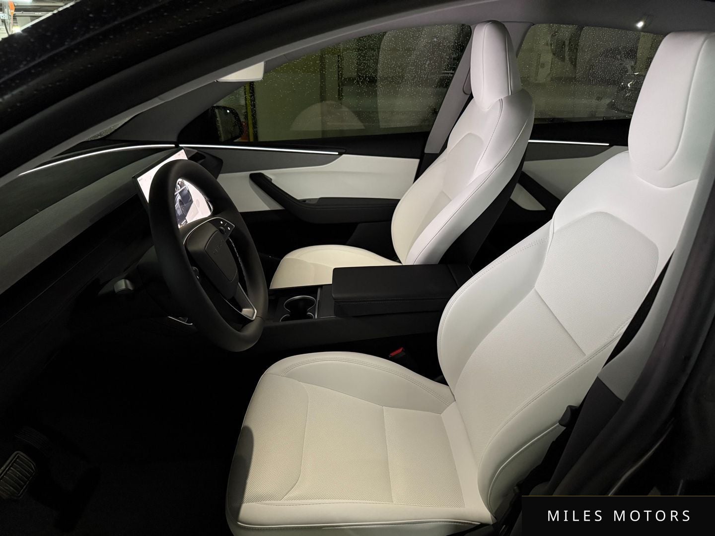 Tesla Model Y 2025 — миниатюра 10