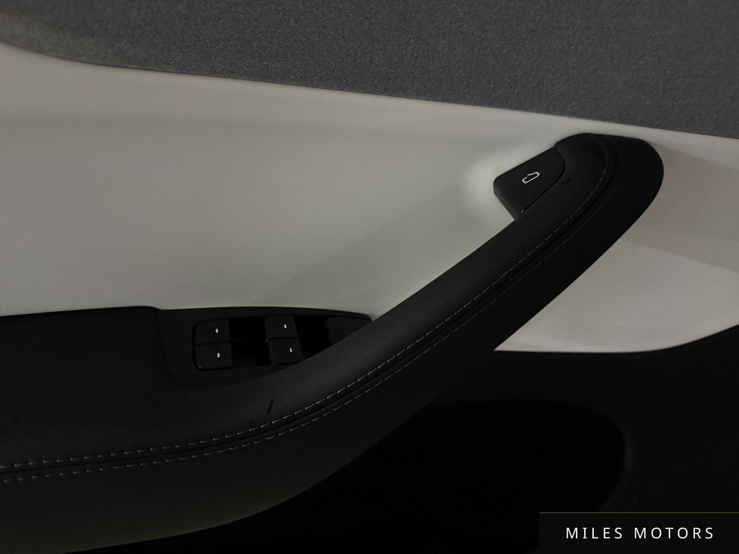 Tesla Model Y 2025 — миниатюра 12