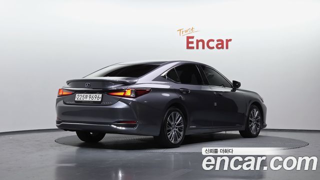 Лексус ES300h 2019 — миниатюра 2