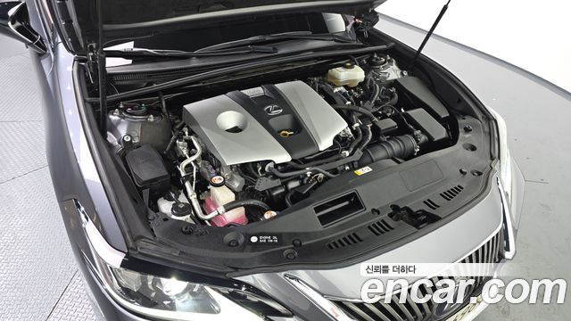 Лексус ES300h 2019 — миниатюра 6