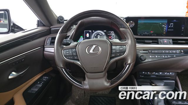 Лексус ES300h 2019 — миниатюра 13