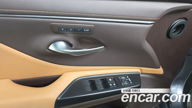 Лексус ES300h 2019 — миниатюра 17