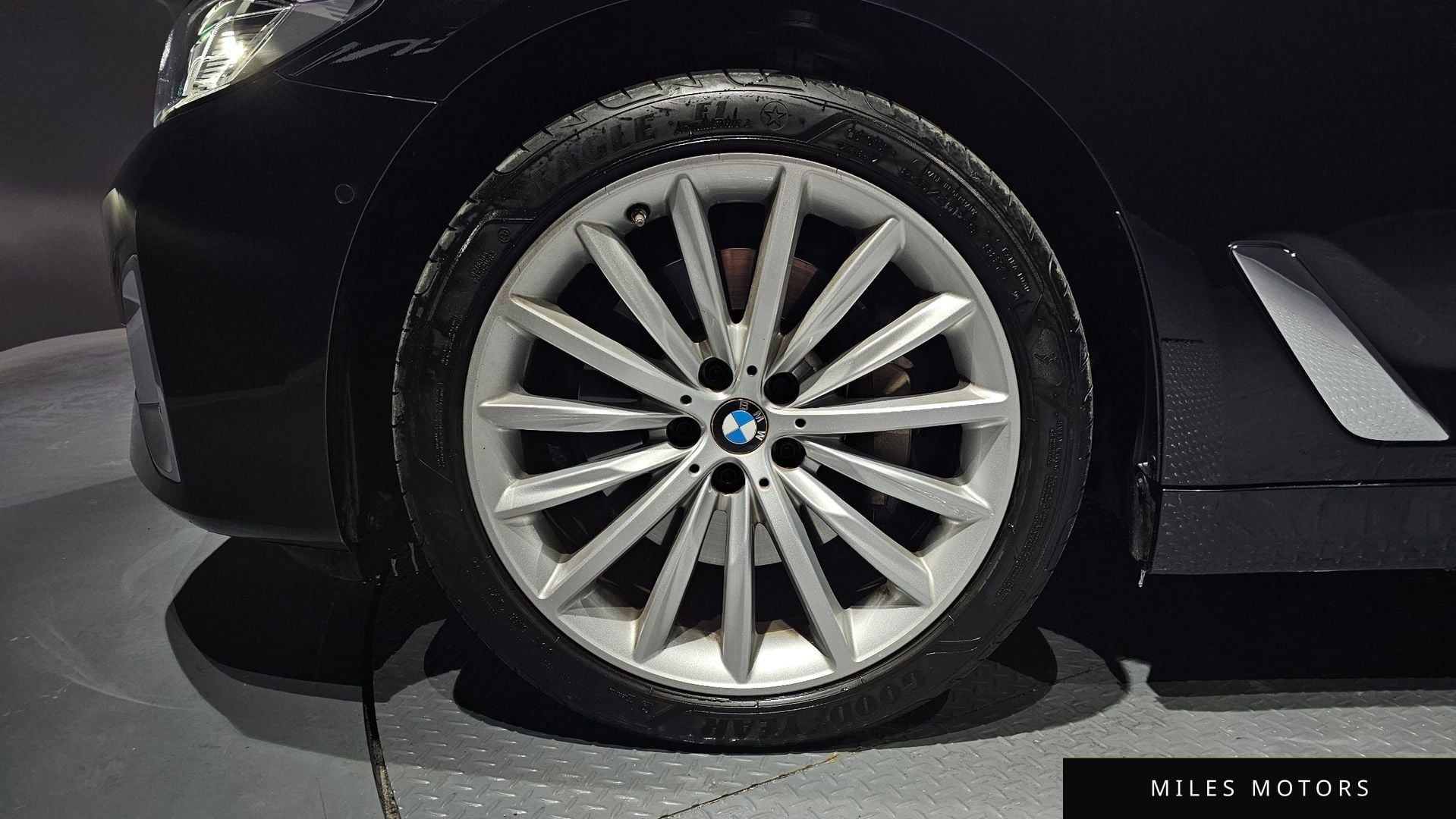 BMW 5 Series (G30) 2023 — миниатюра 5