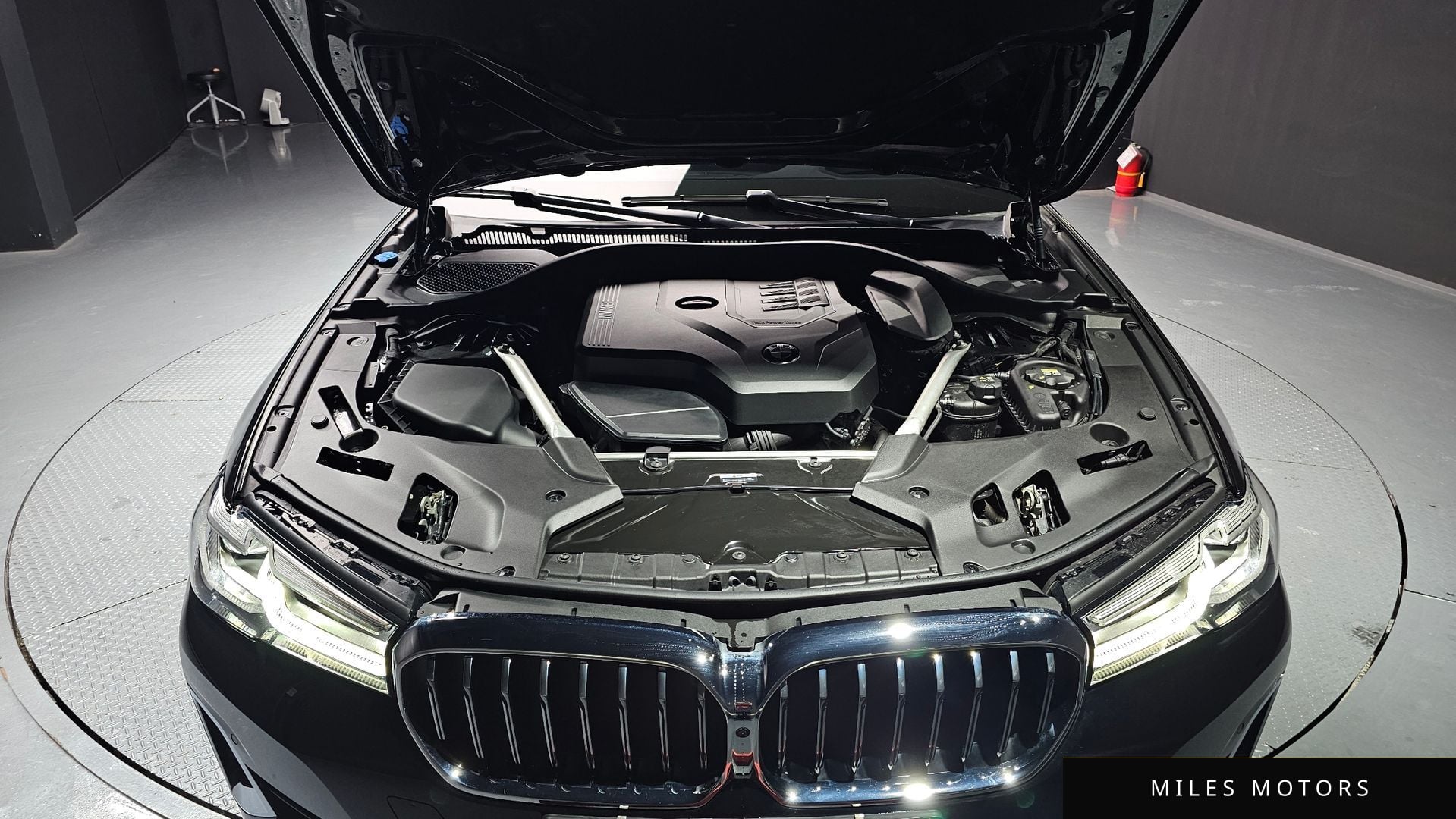 BMW 5 Series (G30) 2023 — миниатюра 6