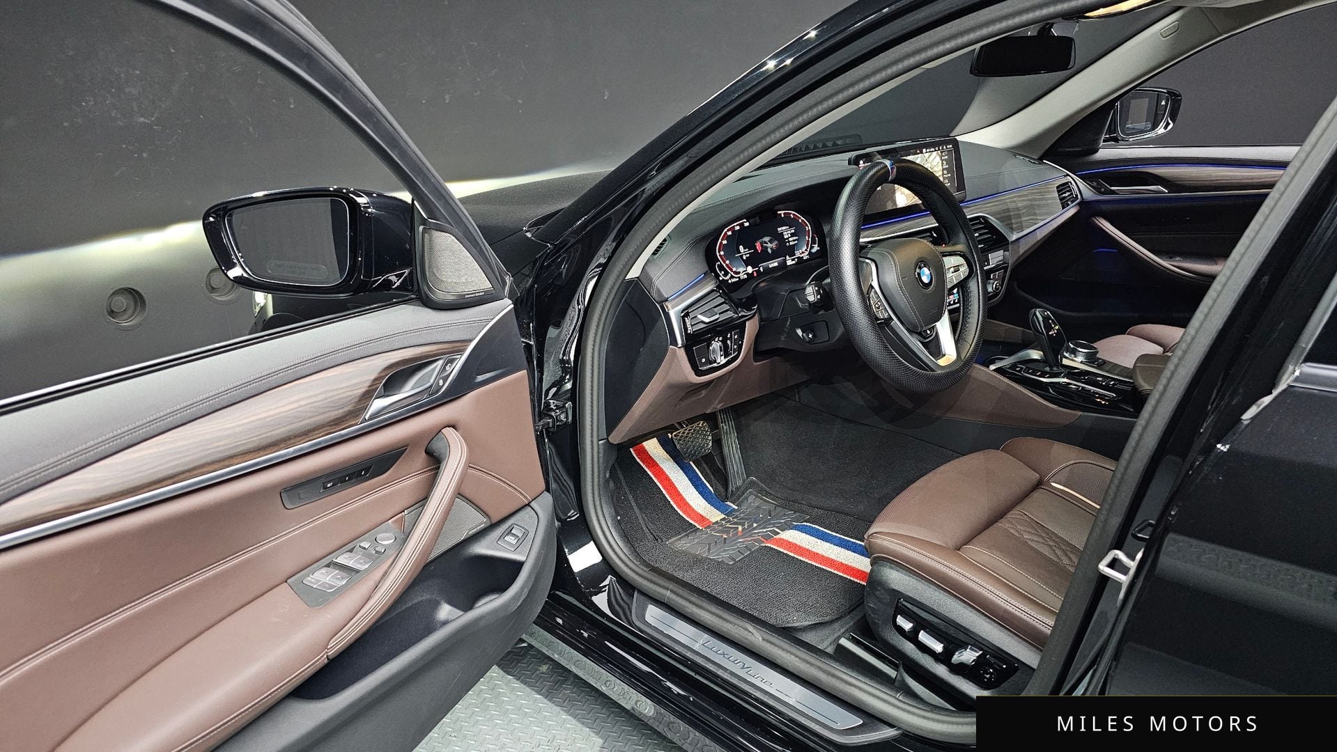 BMW 5 Series (G30) 2023 — миниатюра 11