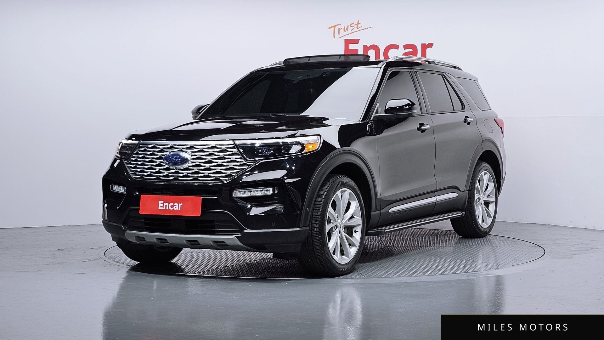 Ford Explorer 2023 — фото 1 из 12