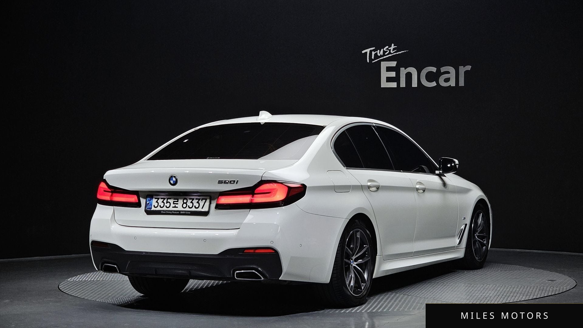 BMW 5 Series (G30) 2021 — миниатюра 2
