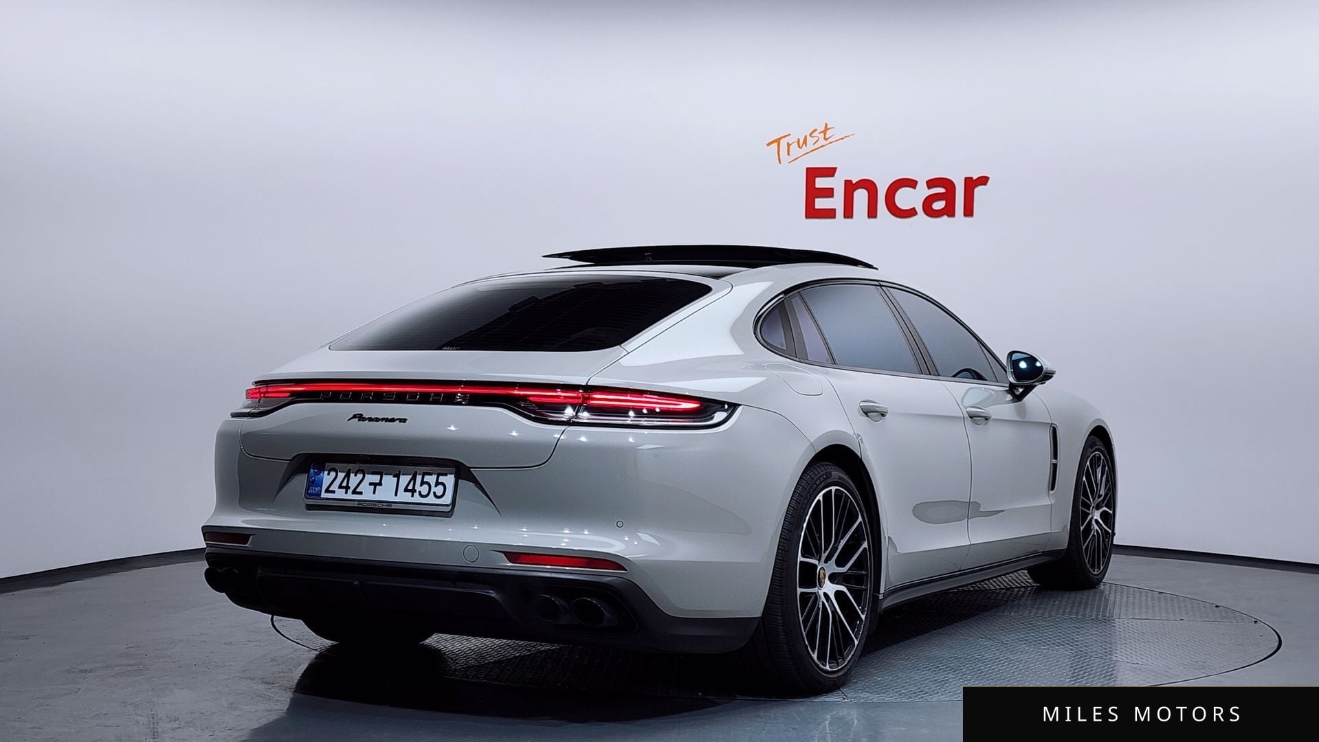 Porsche Panamera 2022 — миниатюра 2