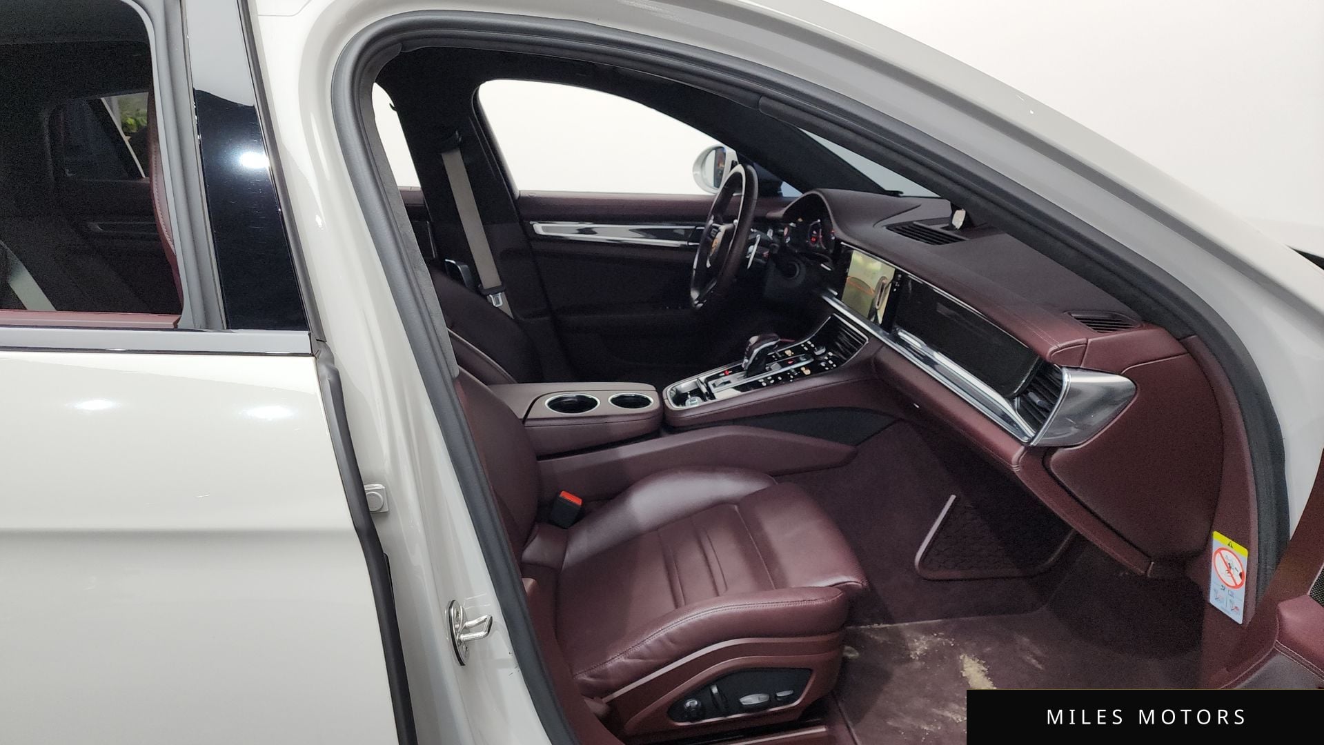 Porsche Panamera 2022 — миниатюра 11