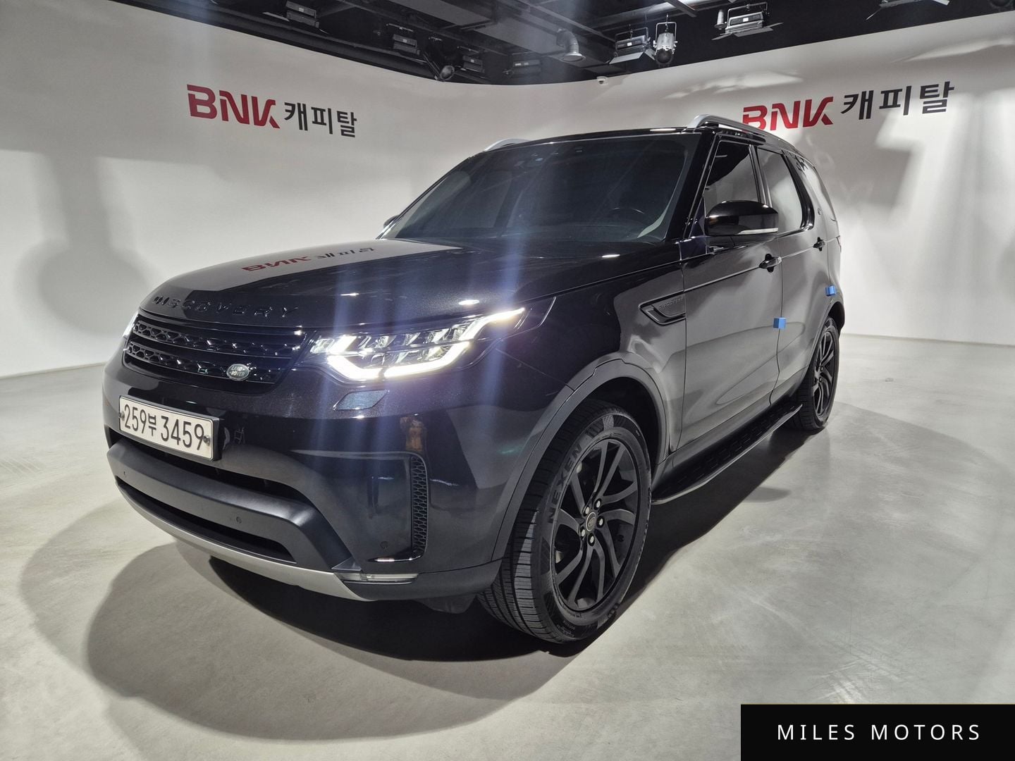 Land Rover Discovery 2017 — фото 1 из 12