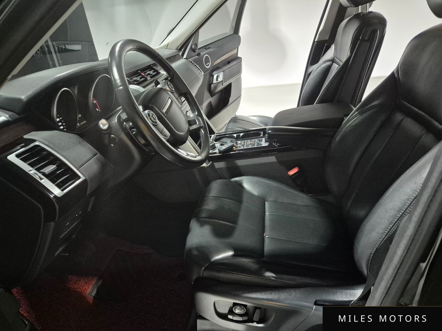 Land Rover Discovery 2017 — миниатюра 10