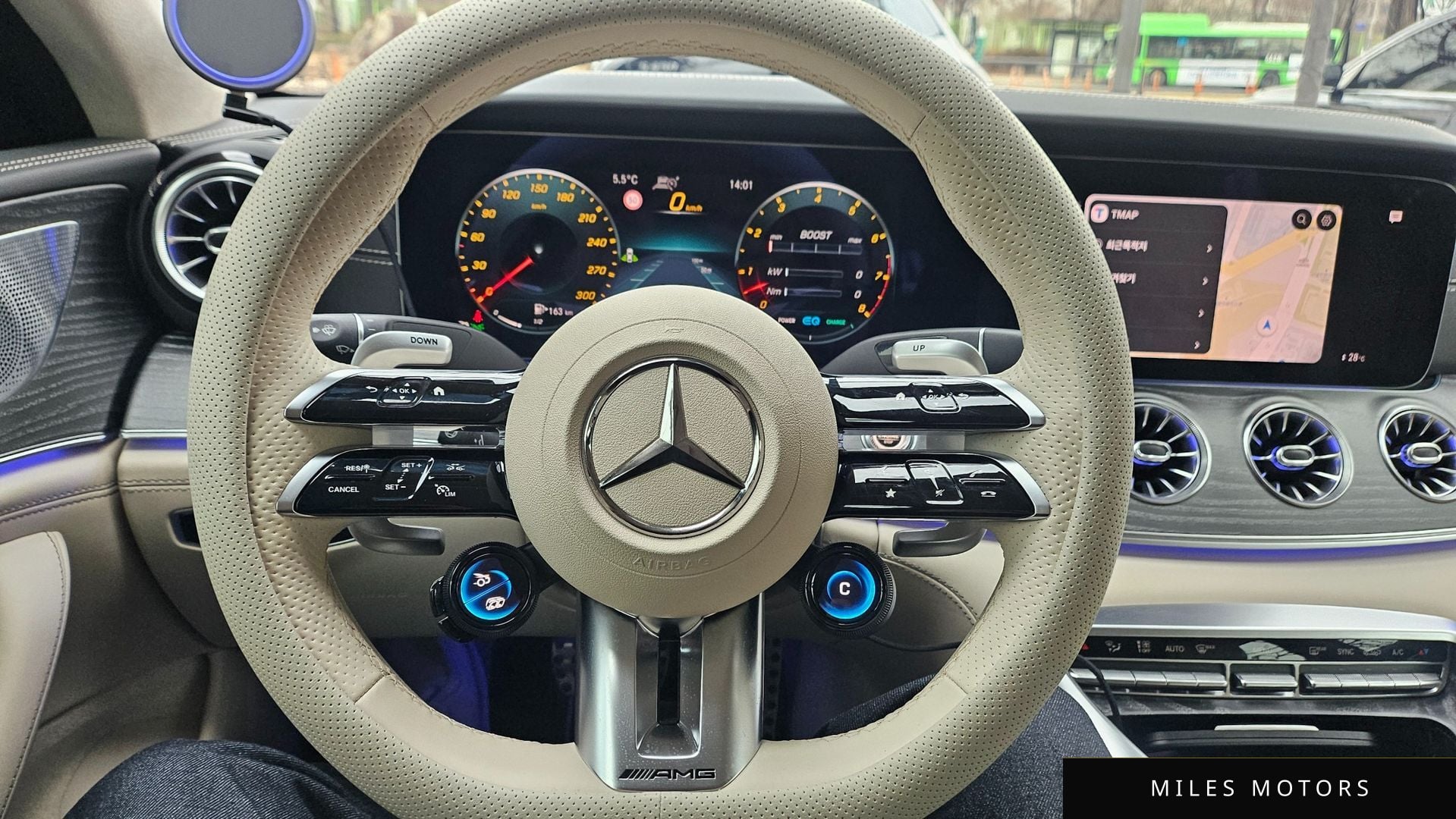 Mercedes-Benz AMG GT 2023 — миниатюра 10