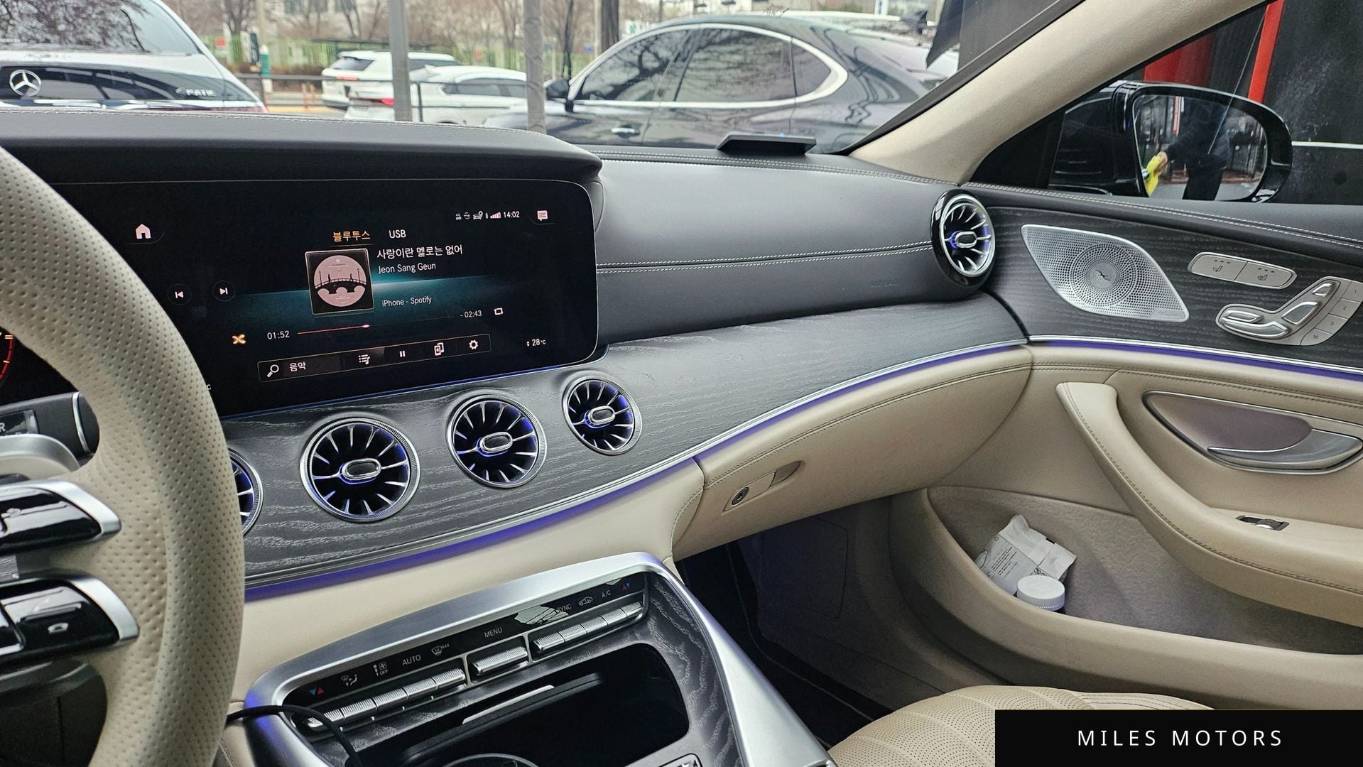 Mercedes-Benz AMG GT 2023 — миниатюра 13