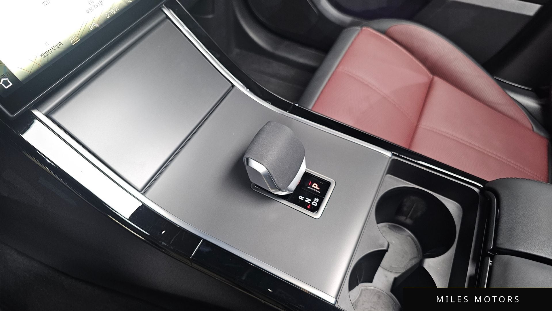 Land Rover 레인지로버 벨라 2025 — миниатюра 8