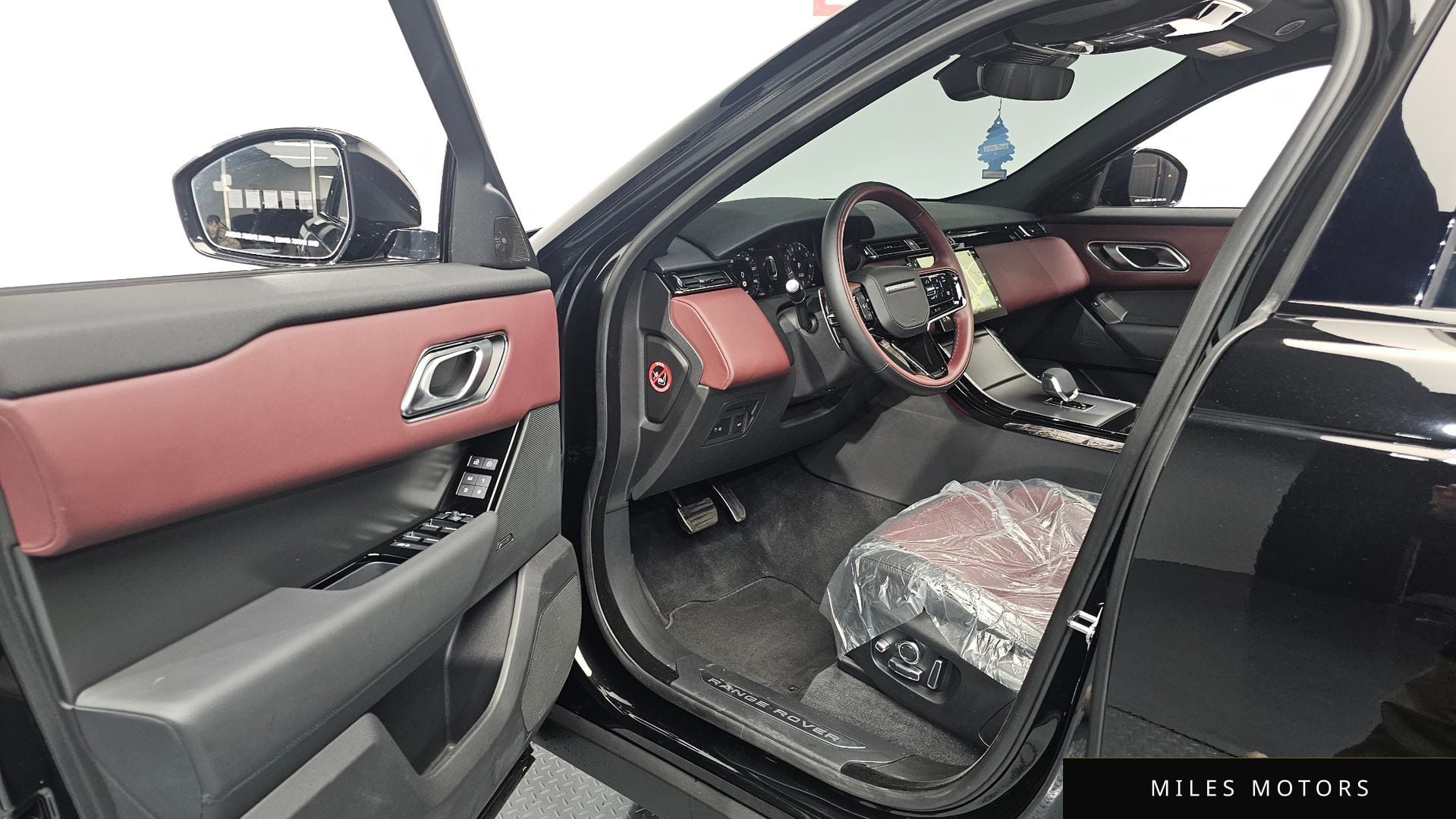Land Rover 레인지로버 벨라 2025 — миниатюра 9