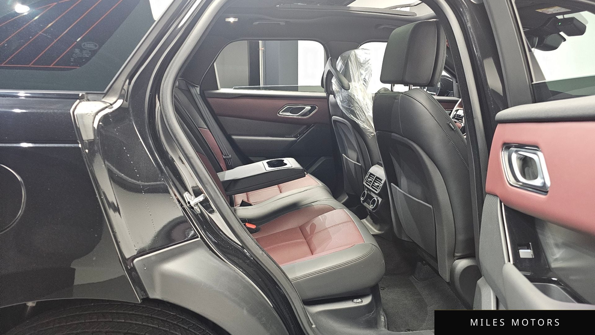 Land Rover 레인지로버 벨라 2025 — миниатюра 12