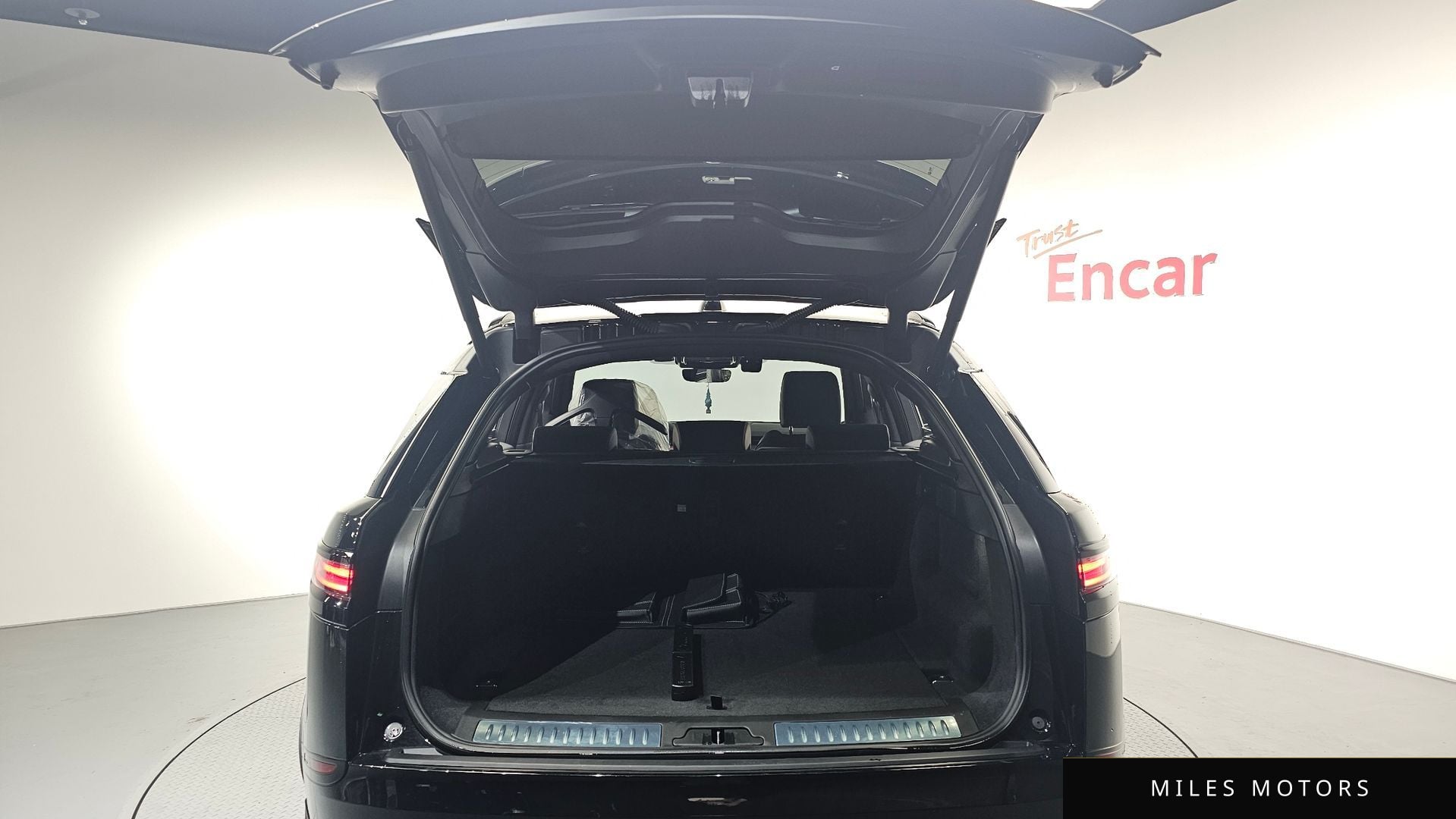 Land Rover 레인지로버 벨라 2025 — миниатюра 20