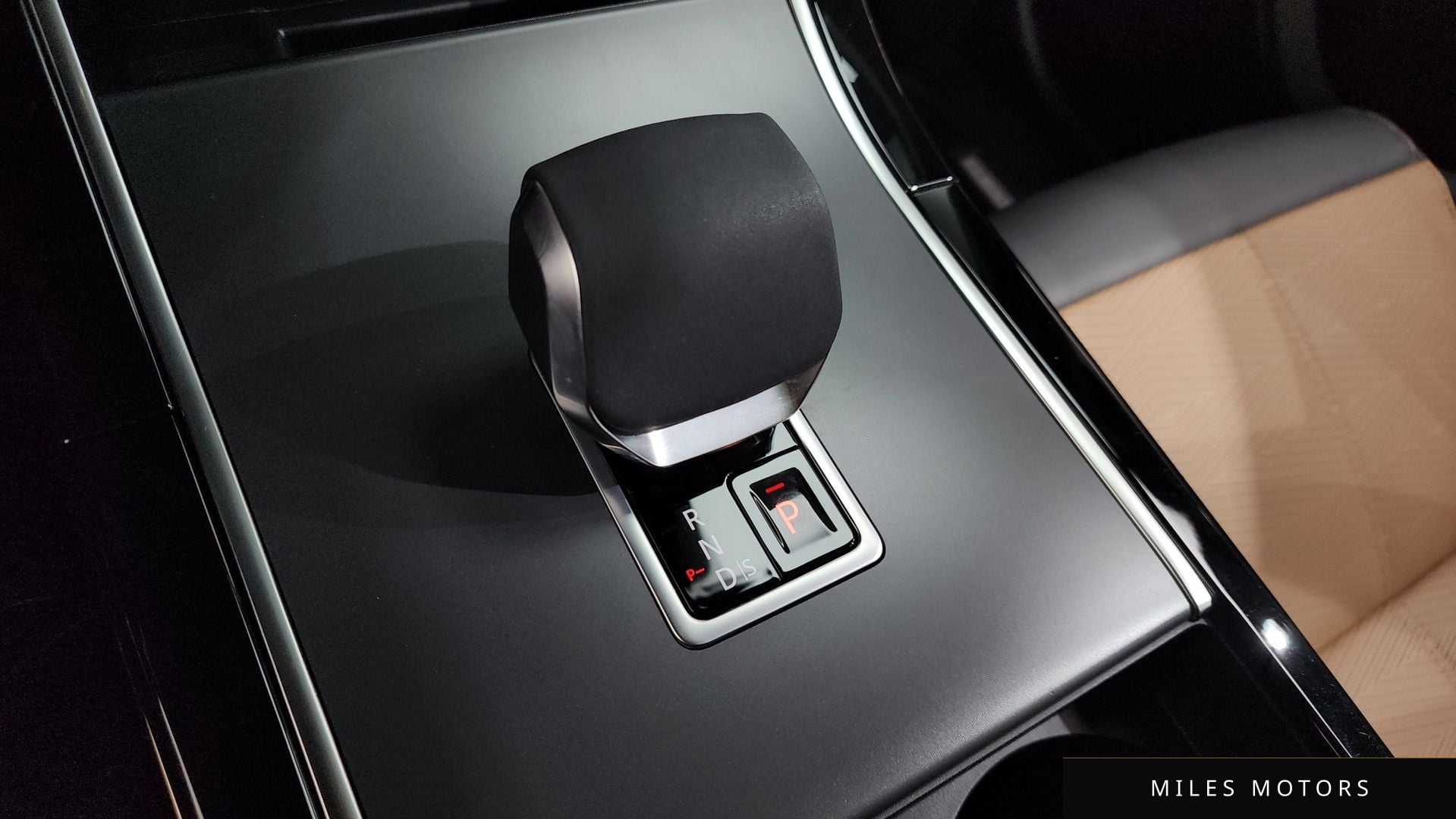 Land Rover 레인지로버 벨라 2025 — миниатюра 8