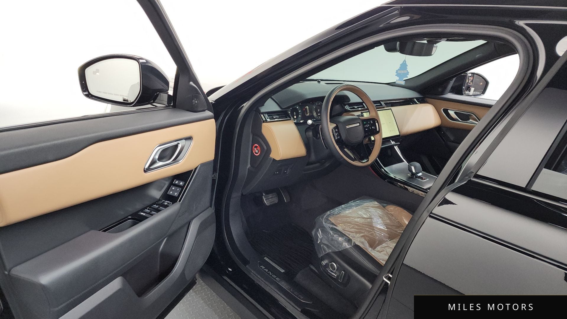 Land Rover 레인지로버 벨라 2025 — миниатюра 9