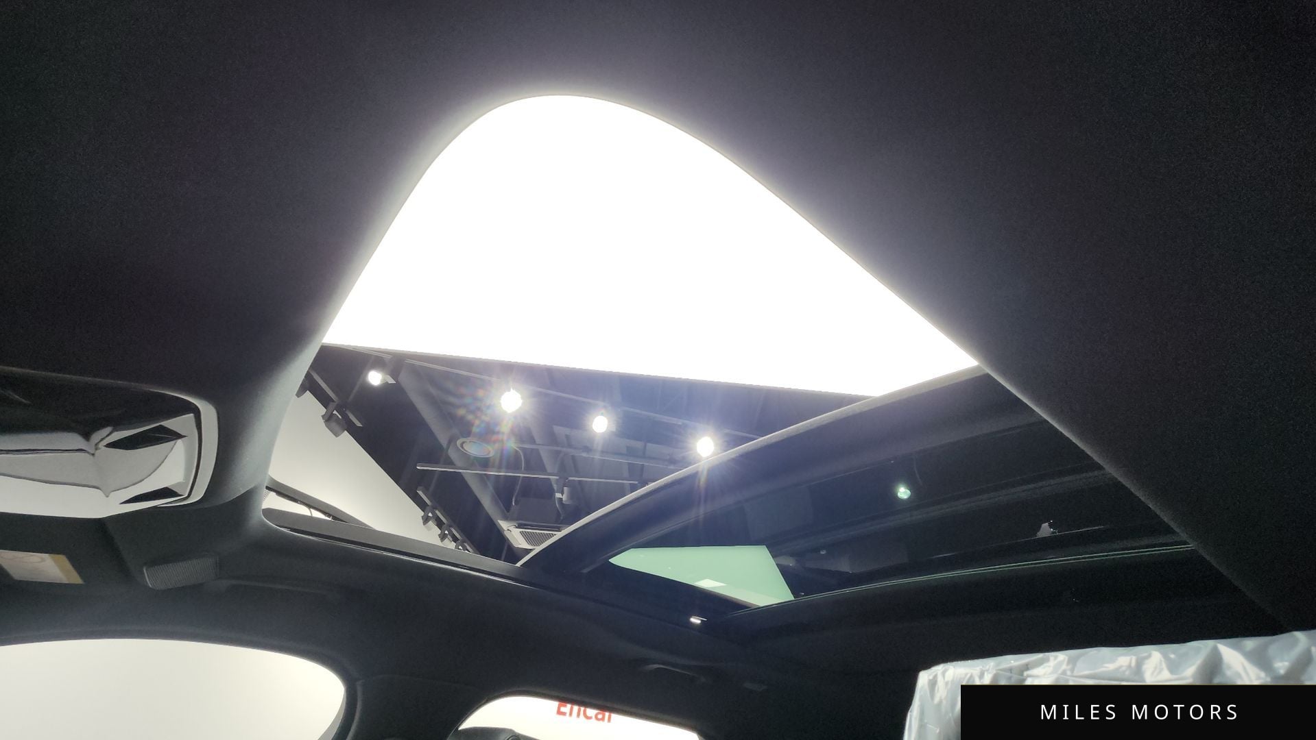 Land Rover 레인지로버 벨라 2025 — миниатюра 18
