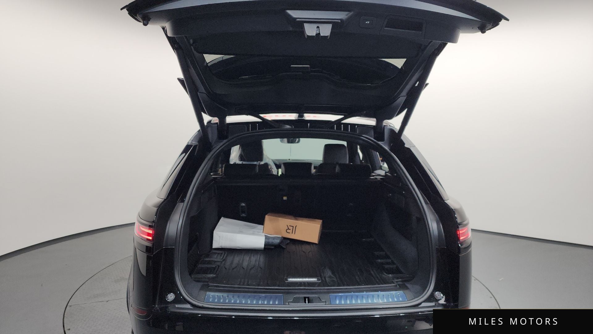Land Rover 레인지로버 벨라 2025 — миниатюра 20
