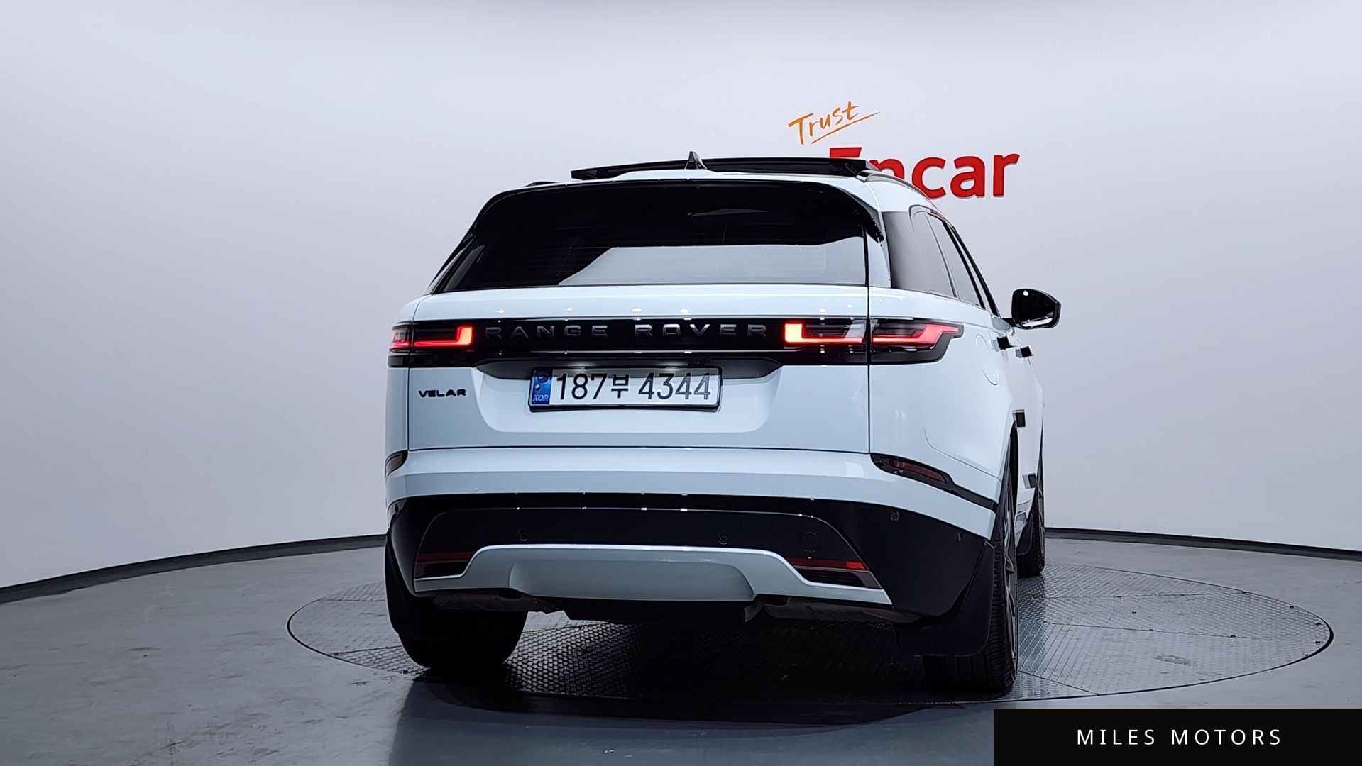 Land Rover 레인지로버 벨라 2025 — миниатюра 3