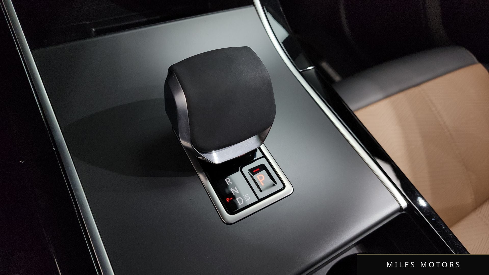 Land Rover 레인지로버 벨라 2025 — миниатюра 8