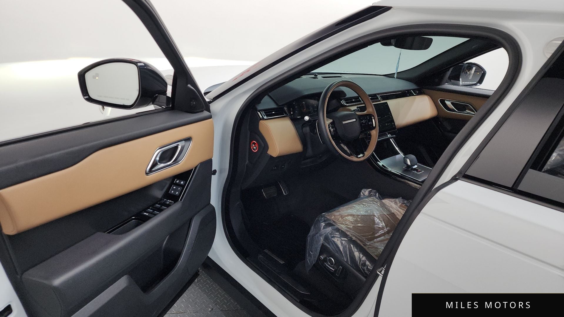 Land Rover 레인지로버 벨라 2025 — миниатюра 9