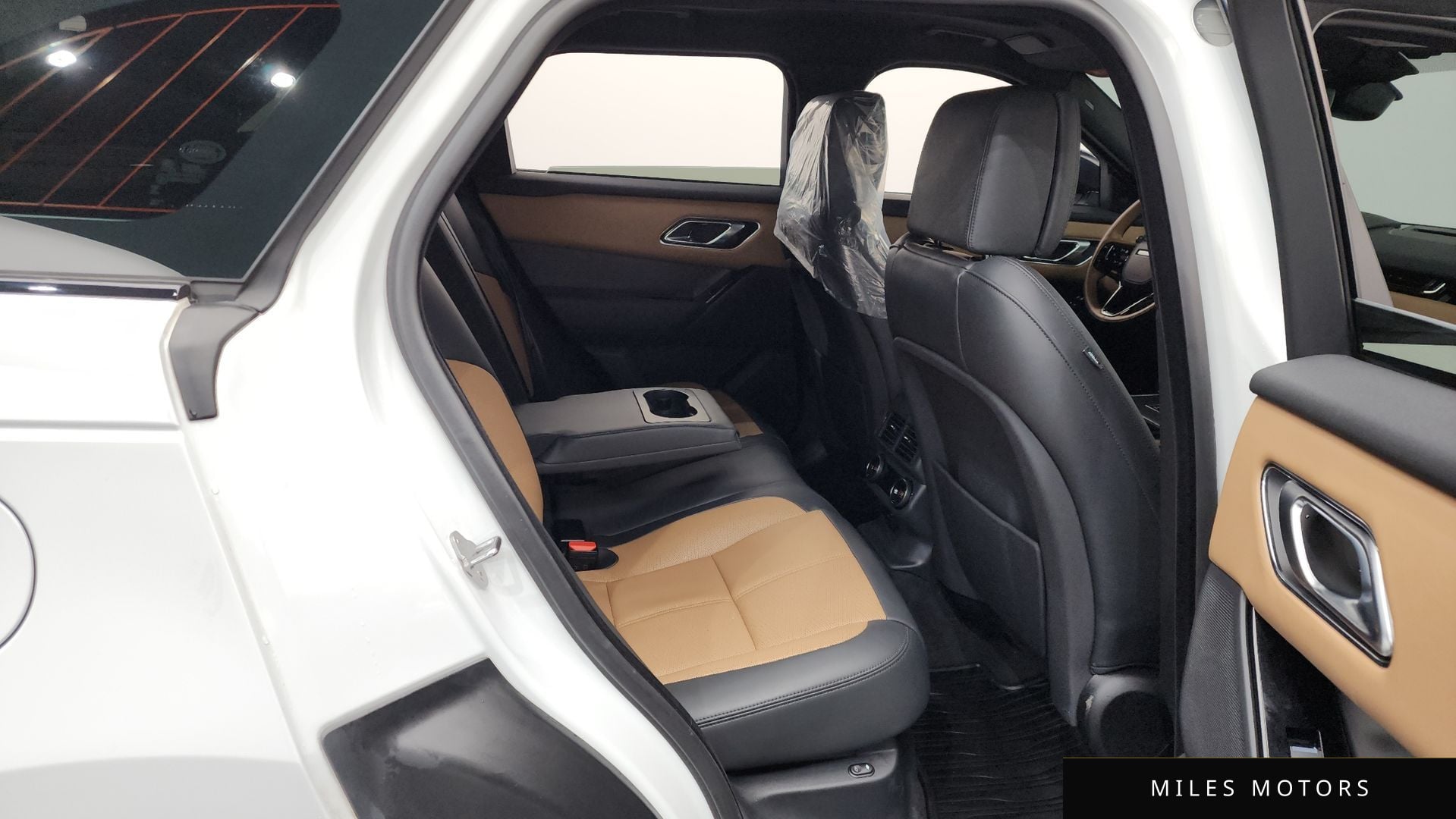 Land Rover 레인지로버 벨라 2025 — миниатюра 12