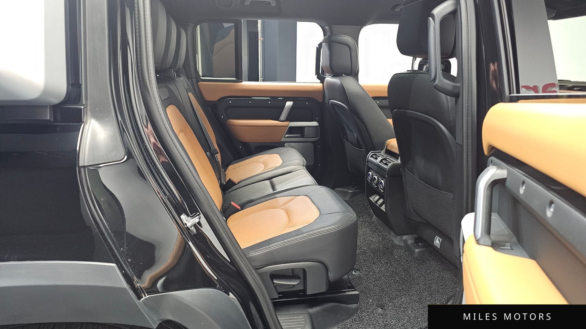 Land Rover 디펜더 (L663) 2024 — миниатюра 12
