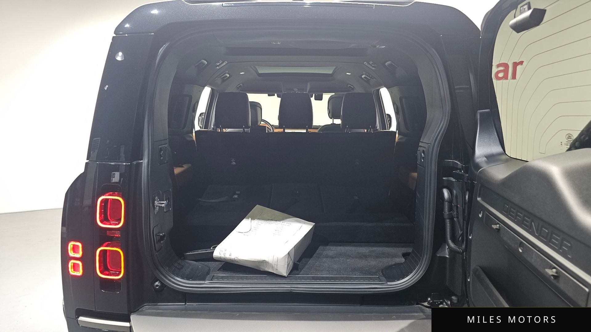 Land Rover 디펜더 (L663) 2024 — миниатюра 20