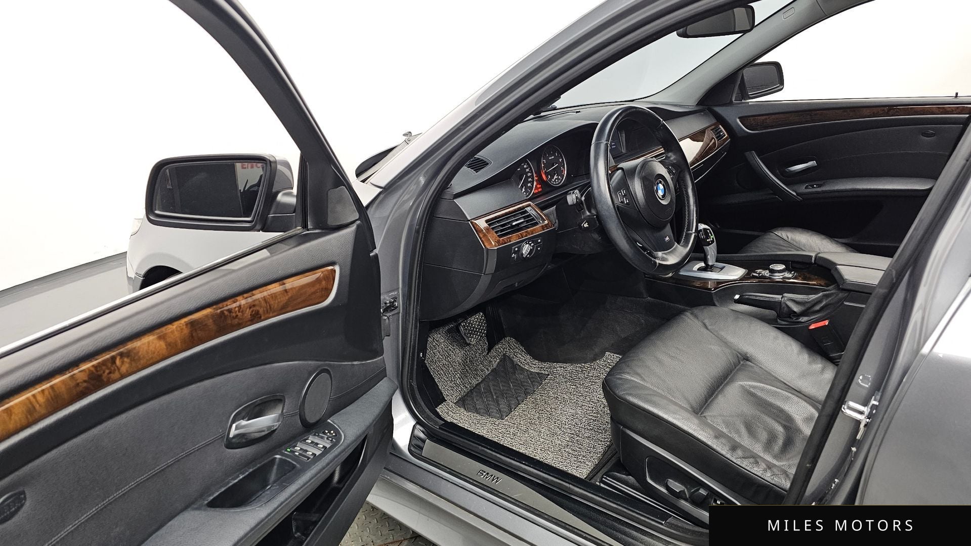 BMW 5 Series (E60) 2009 — миниатюра 10