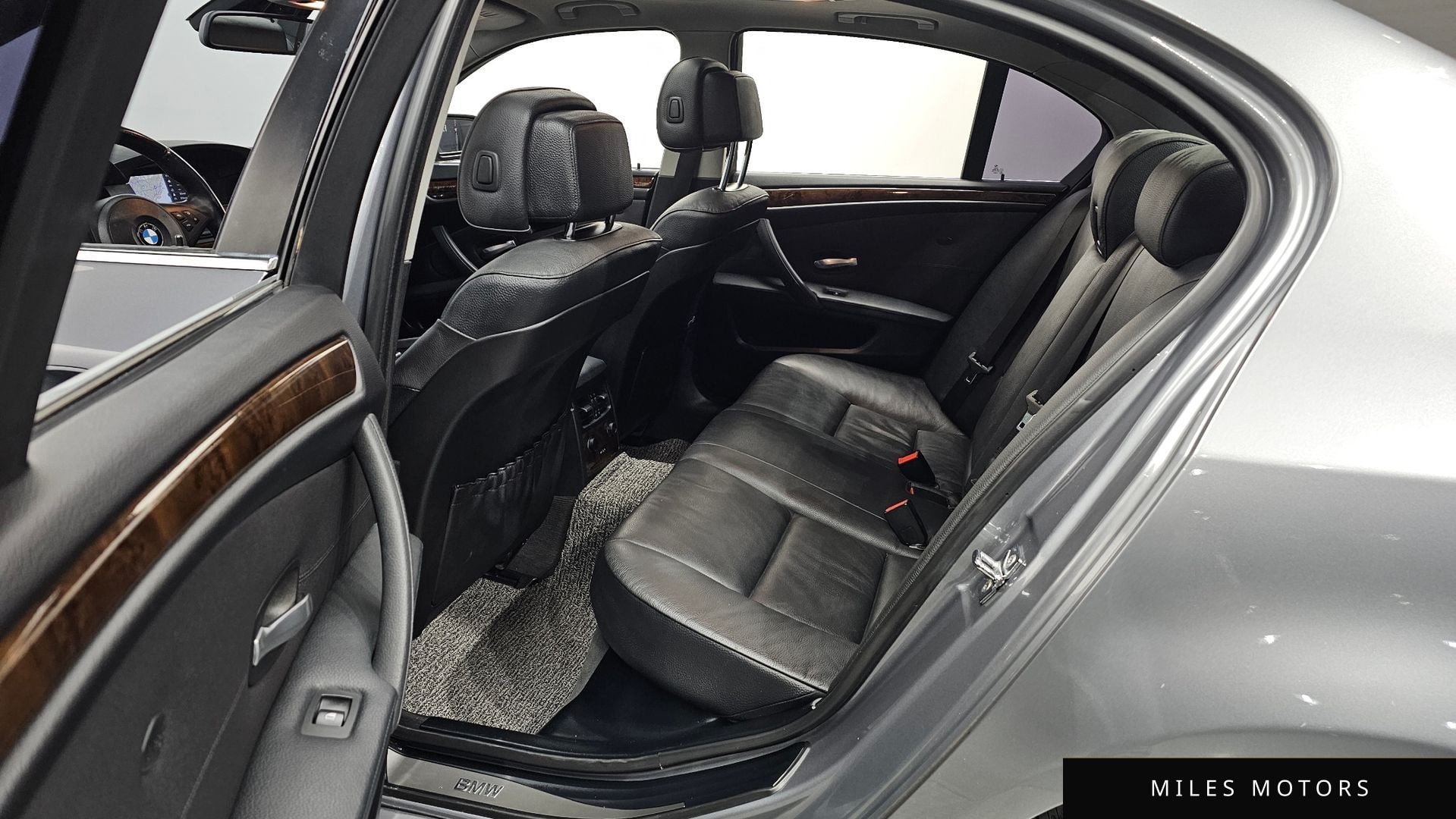 BMW 5 Series (E60) 2009 — миниатюра 11