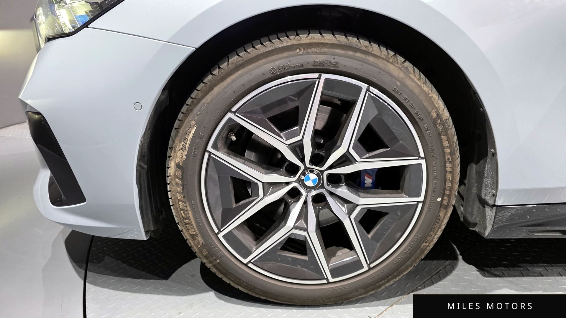 BMW 5 Series (G60) 2025 — миниатюра 5