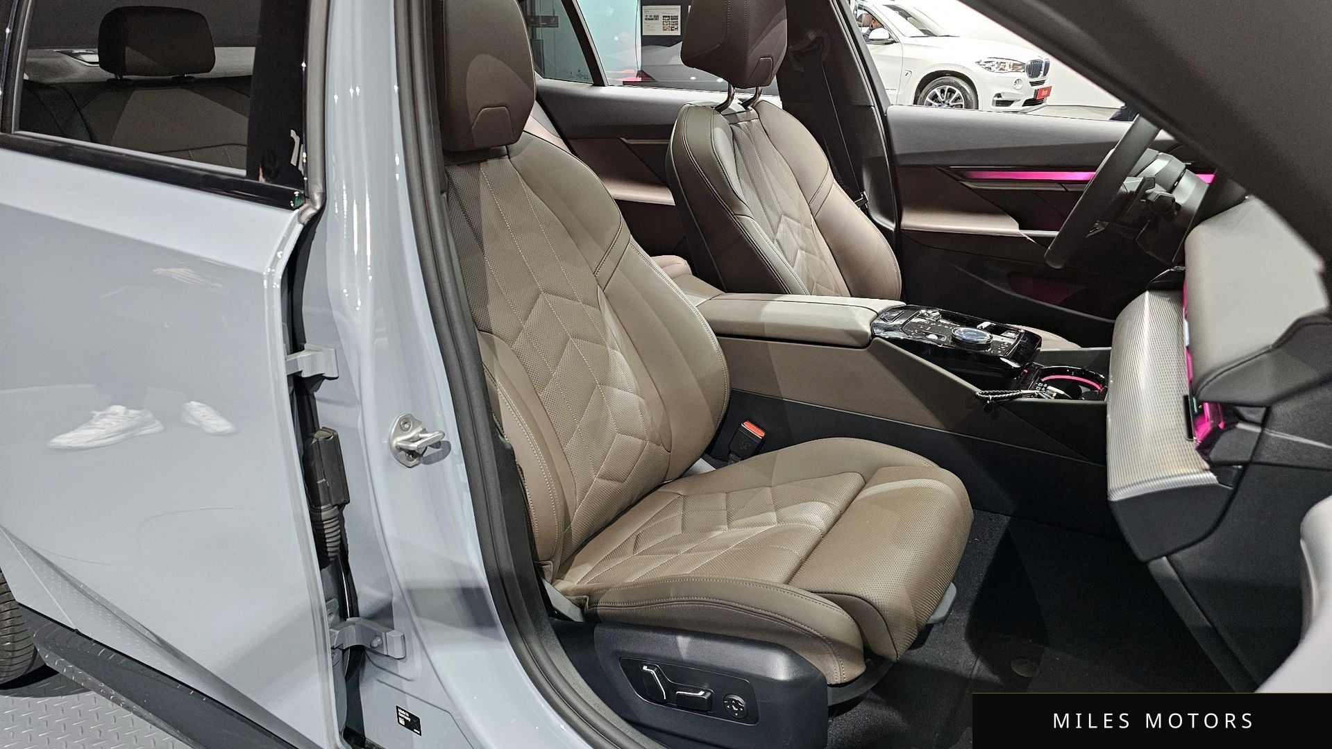 BMW 5 Series (G60) 2025 — миниатюра 10