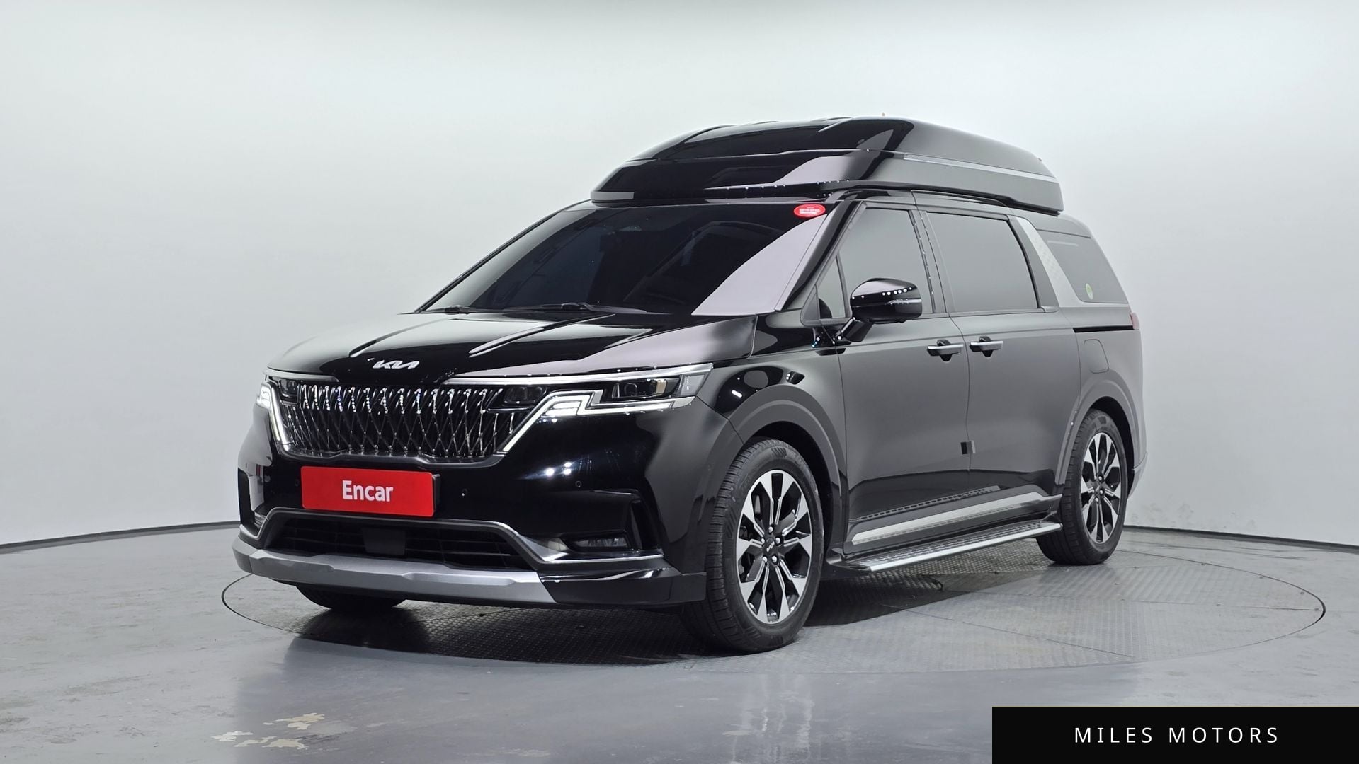 Kia Carnival 2023 — фото 1 из 12