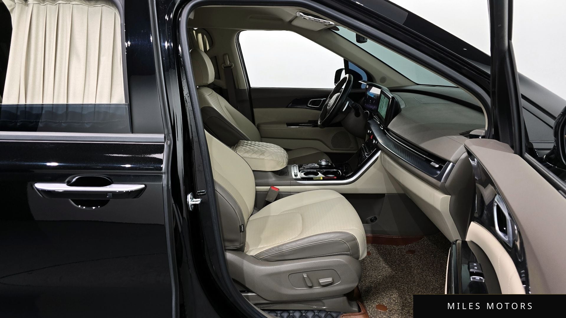 Kia Carnival 2023 — миниатюра 11
