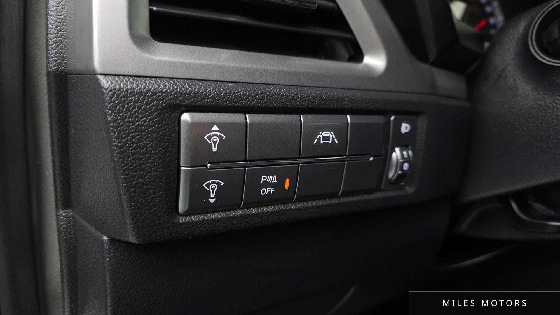 KG Mobility Beautiful Korando 2022 — миниатюра 12