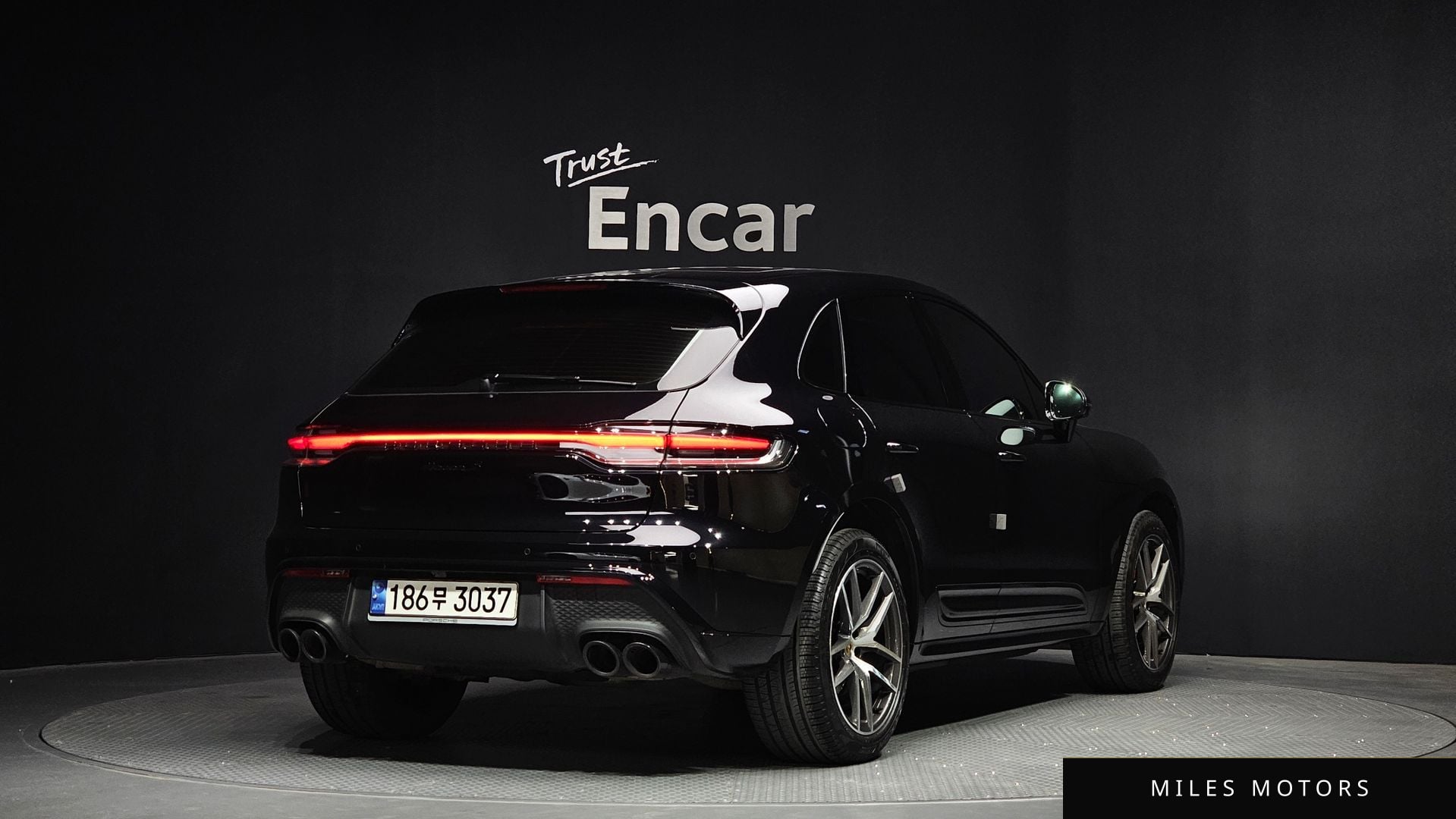 Porsche Macan 2022 — миниатюра 2