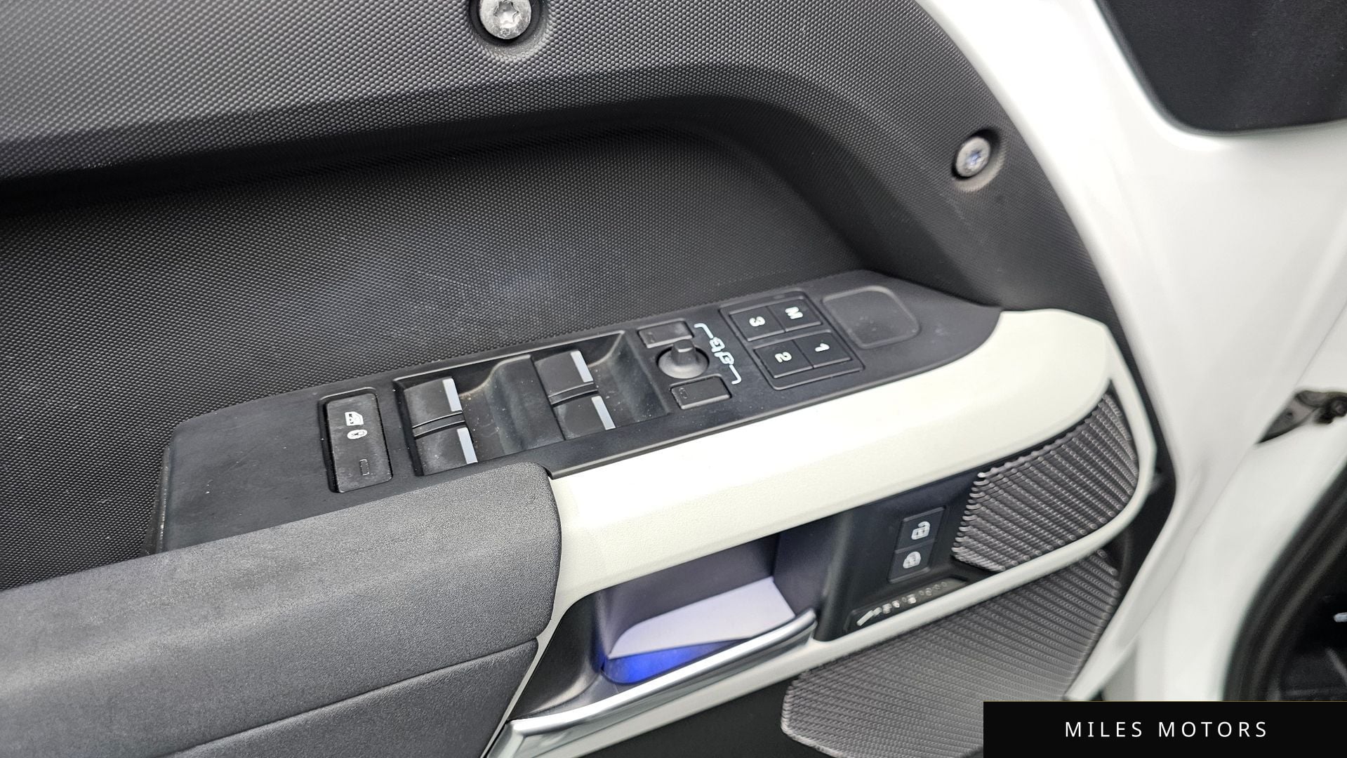 Land Rover 디펜더 (L663) 2023 — миниатюра 16
