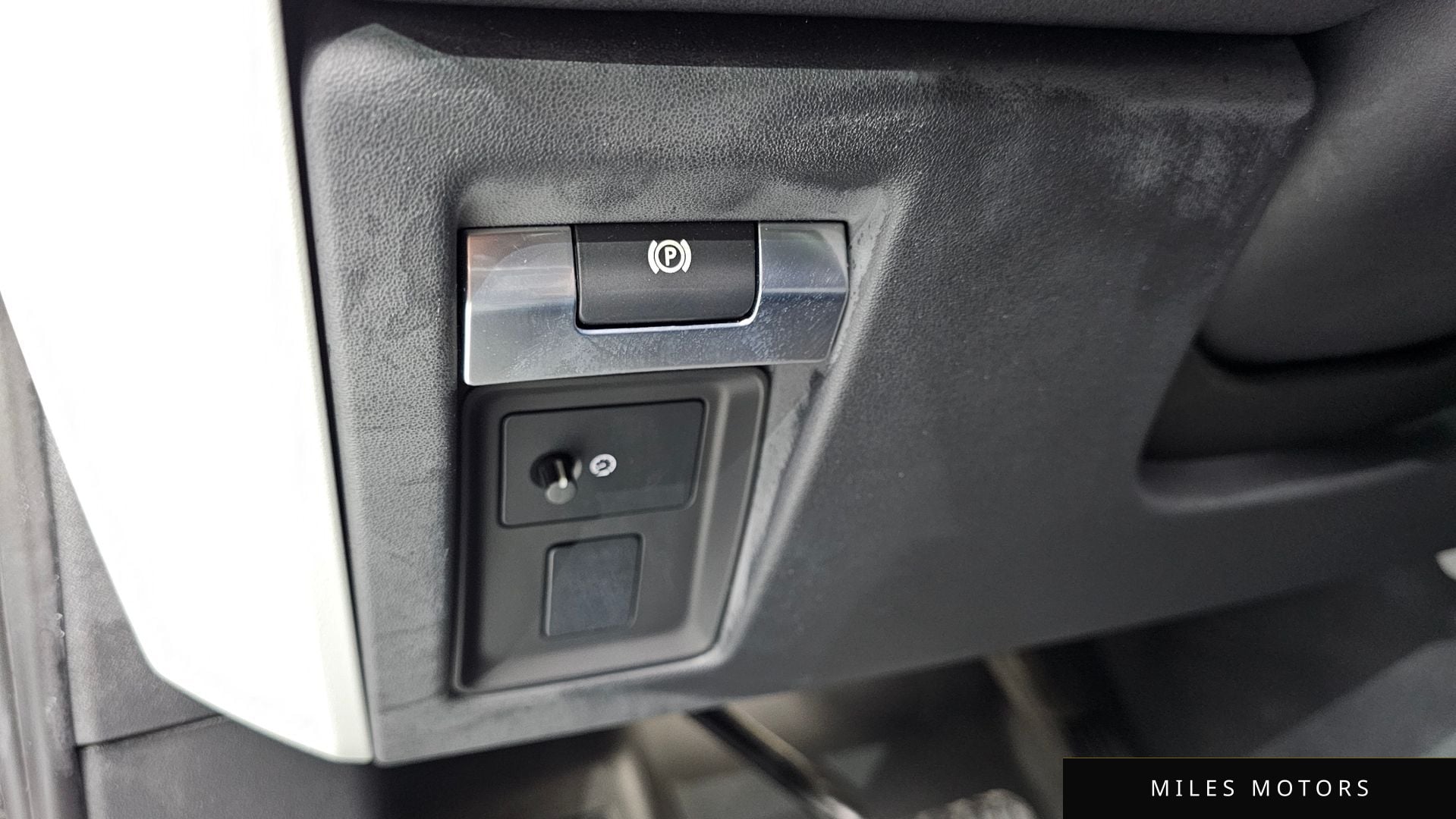 Land Rover 디펜더 (L663) 2023 — миниатюра 18