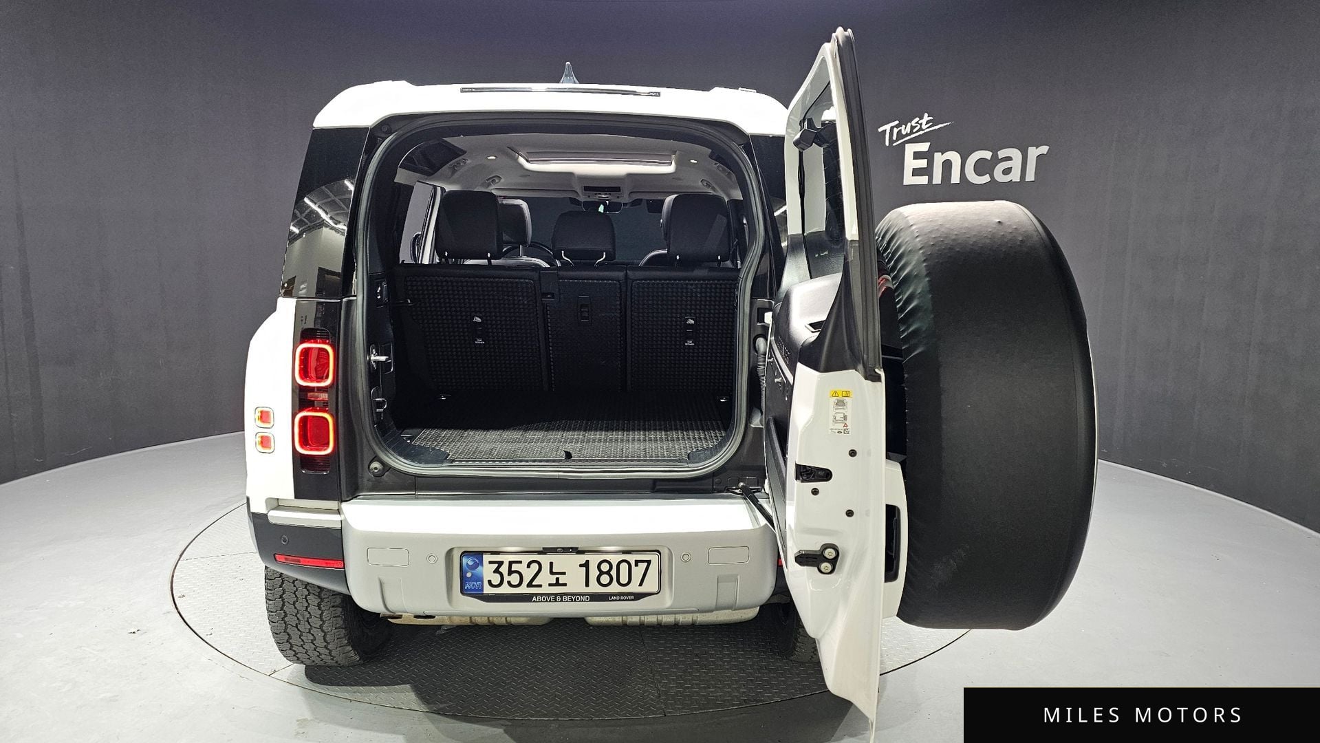 Land Rover 디펜더 (L663) 2023 — миниатюра 20