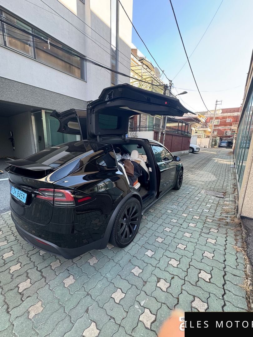 Tesla 모델 X 2023 — миниатюра 2