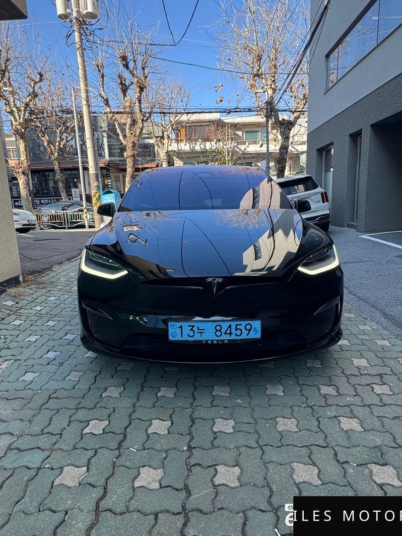 Tesla 모델 X 2023 — миниатюра 3