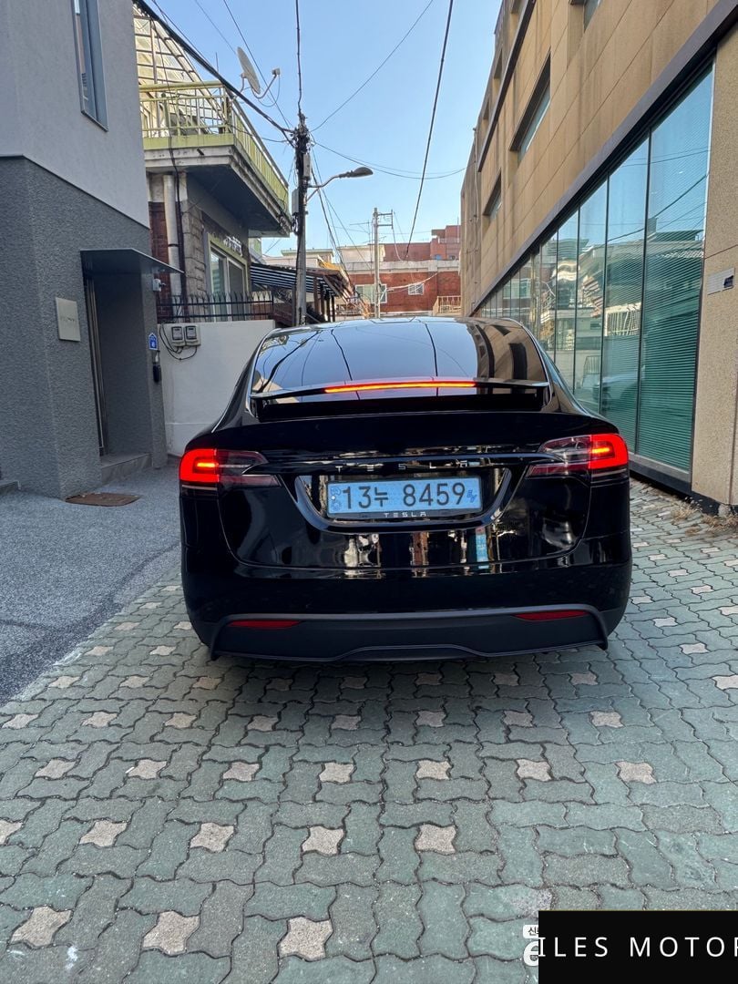 Tesla 모델 X 2023 — миниатюра 4