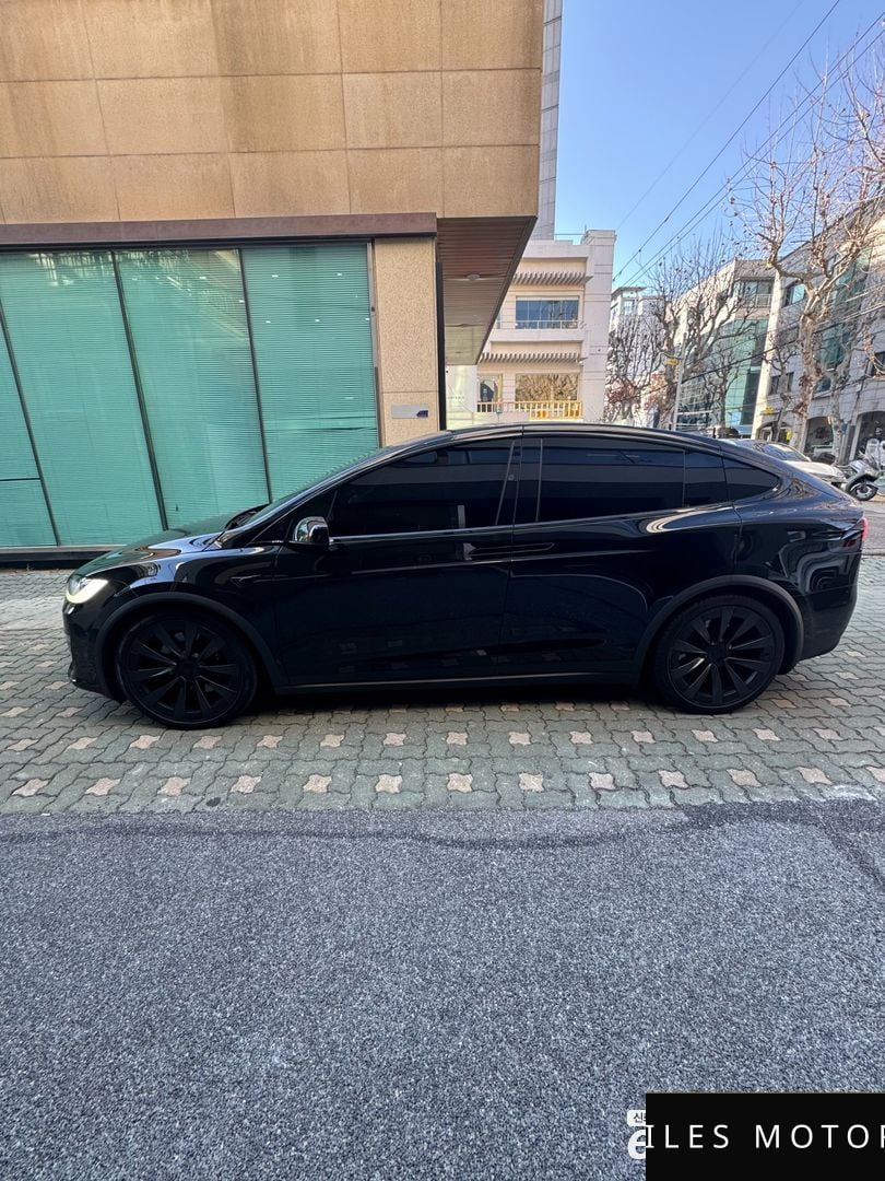 Tesla 모델 X 2023 — миниатюра 6