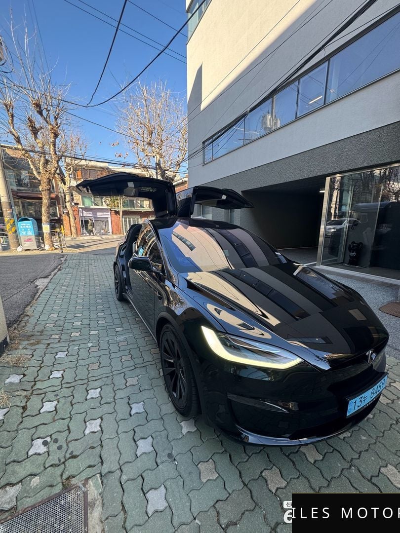 Tesla 모델 X 2023 — миниатюра 7