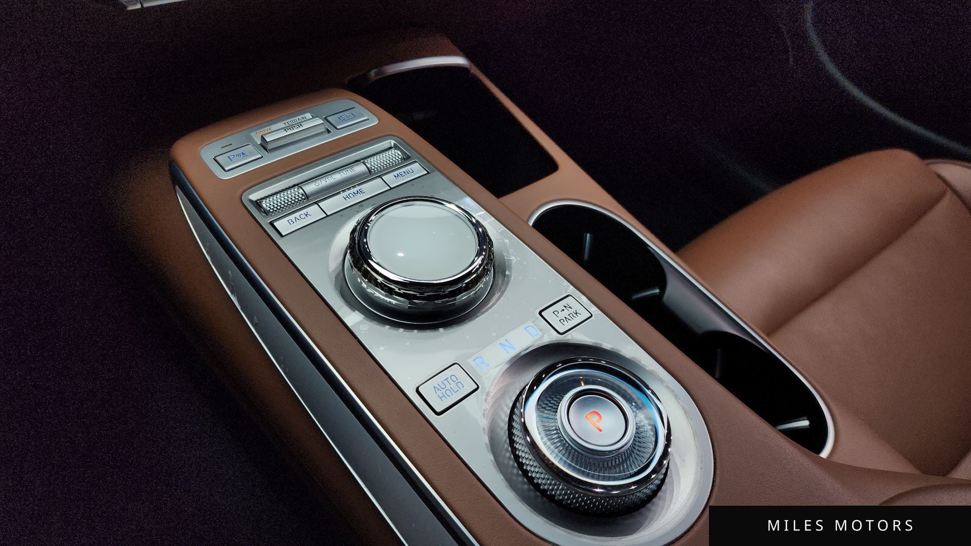 Genesis GV70 2022 — миниатюра 9