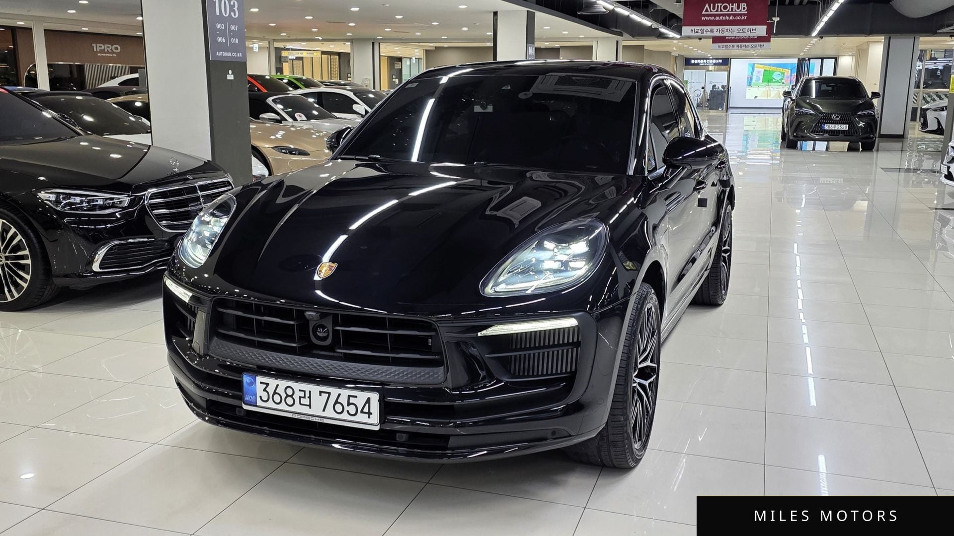 Porsche Macan 2022 — миниатюра 2