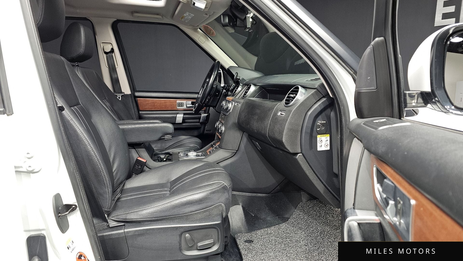 Land Rover Discovery 2016 — миниатюра 10